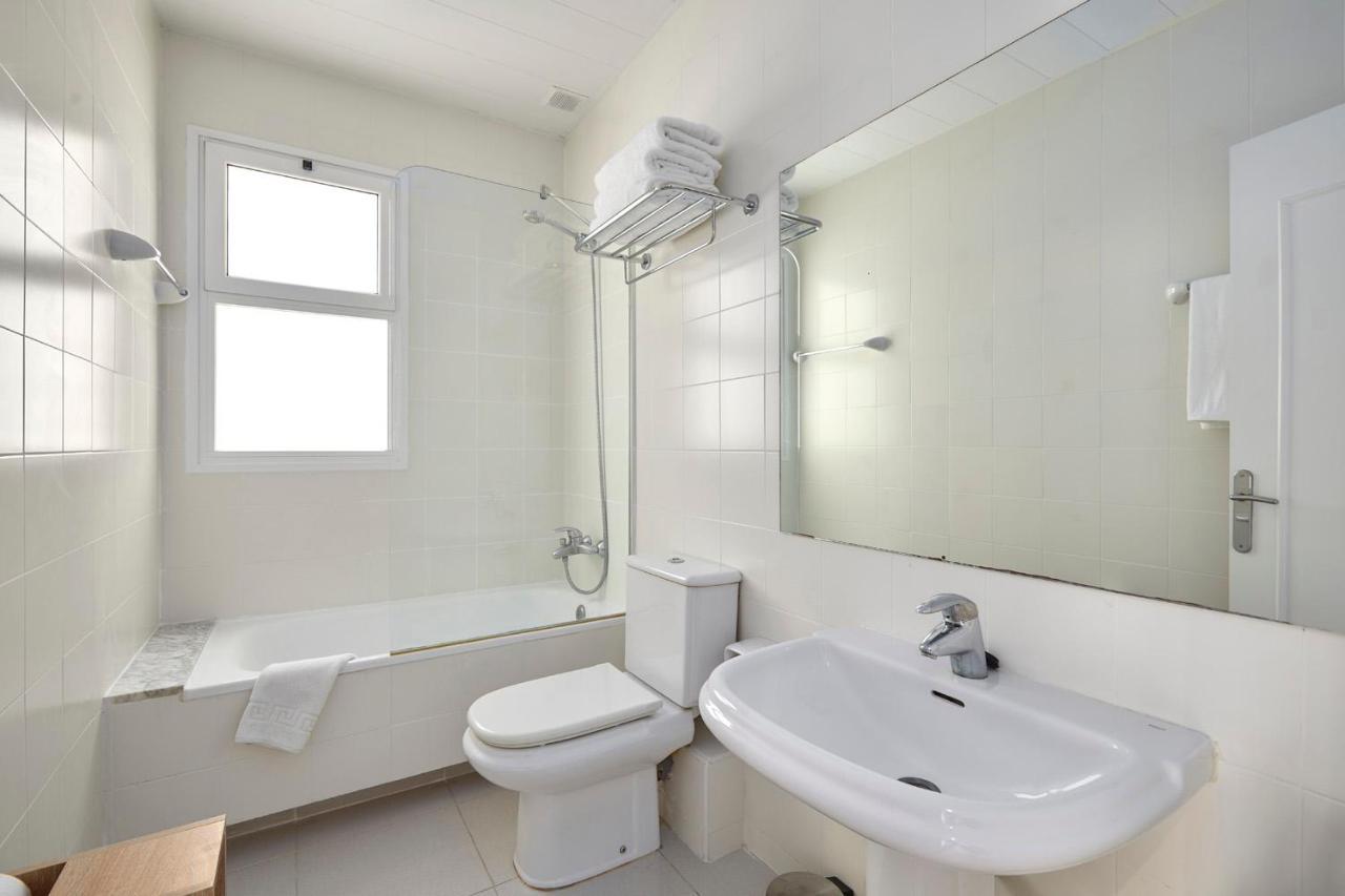 Fisa Rentals Aribau บาร์เซโลนา ภายนอก รูปภาพ
